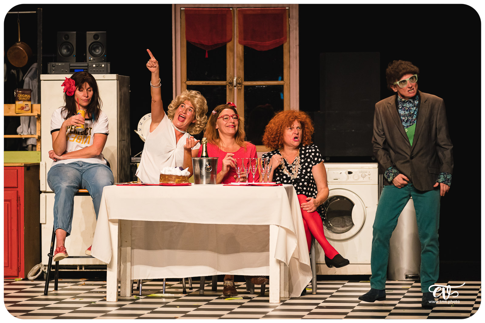 LES FEMMES SAVANTES (CIE DU DETOUR)